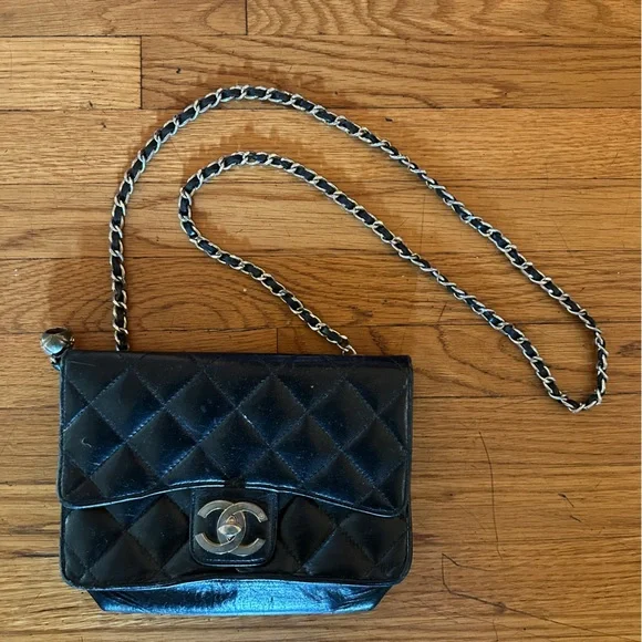 Chic Black Quilted Chain Bag - Picture 1 of 6